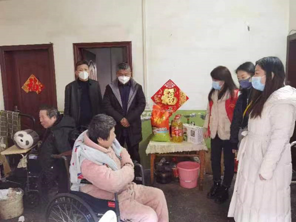 走訪慰問困難群眾 濃濃關(guān)懷暖人心(圖1) 走訪慰問困難群眾 濃濃關(guān)懷暖人心(圖1)